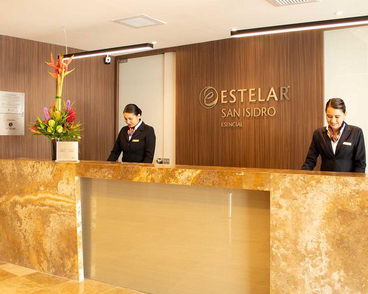 Recepción Hotel ESTELAR San Isidro Lima